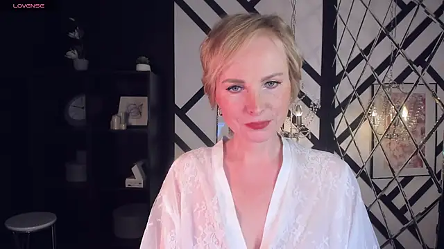 Snapshot of Sandra_Kind chatting on 02.20.25 Sandra Kind online show from 02.20.25