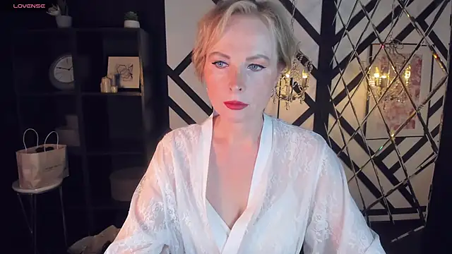 Snapshot of Sandra_Kind chatting on 02.21.25 Sandra Kind online show from 02.21.25