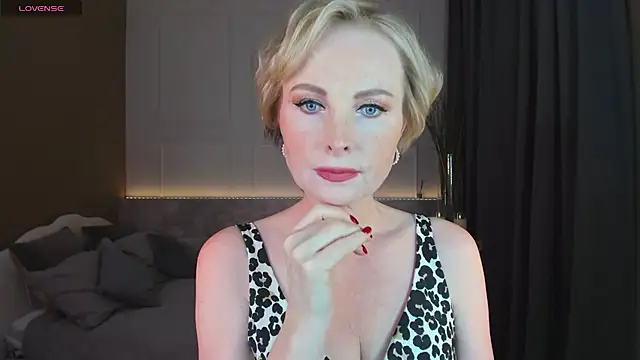 Snapshot of Sandra_Kind chatting on 02.26.25 Sandra Kind online show from 02.26.25