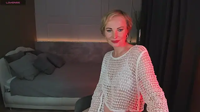 Snapshot of Sandra_Kind chatting on 03.07.25 Sandra Kind online show from 03.07.25
