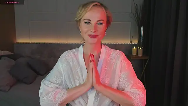 Snapshot of Sandra_Kind chatting on 03.09.25 Sandra Kind online show from 03.09.25