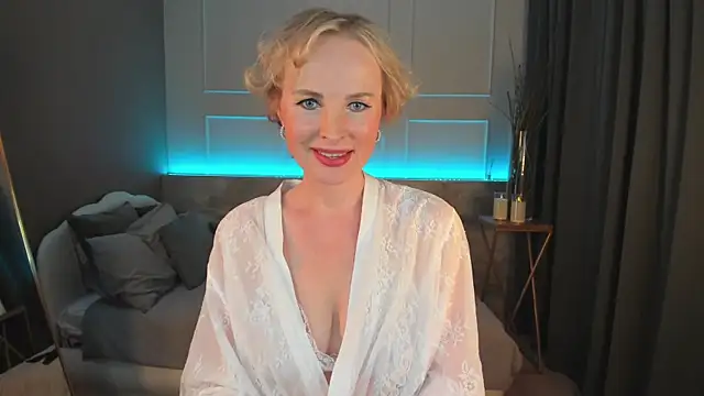 Snapshot of Sandra_Kind chatting on 03.18.25 Sandra Kind online show from 03.18.25