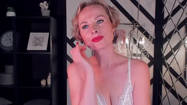 Snapshot of Sandra_Kind chatting on 03.18.25 Sandra Kind online show from 03.18.25