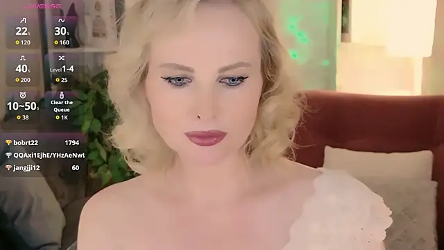 Snapshot of Sandra_Kind chatting on 07.28.26 Sandra Kind online show from 07.28.26