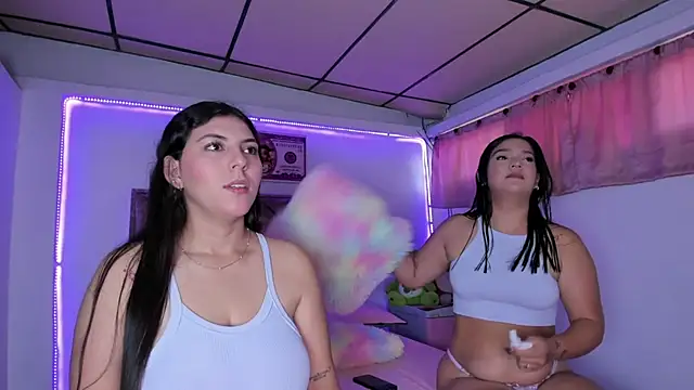 Snapshot of Cristal_Smith20 chatting on 10.11.25 Cristal Smith20 online show from 10.11.25