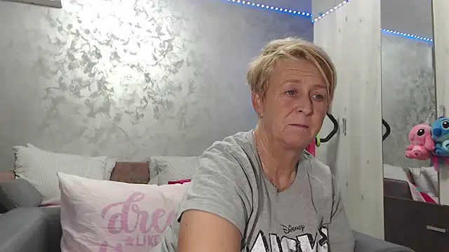 RosesandLillies online show from 04.13.26