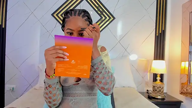 Snapshot of EmilyDiaaz chatting on 10.30.25 EmilyDiaaz online show from 10.30.25