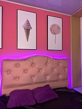 Snapshot of Emily-teen chatting on 02.27.25 Emily-teen online show from 02.27.25