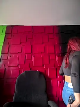 Snapshot of Emily-teen chatting on 10.07.25 Emily-teen online show from 10.07.25