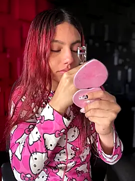 Snapshot of Emily-teen chatting on 11.04.25 Emily-teen online show from 11.04.25