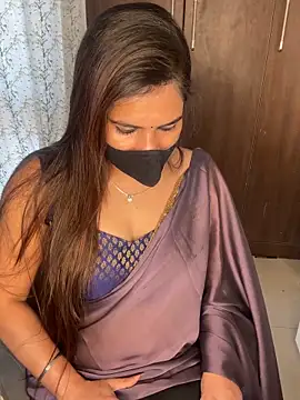 Sexy Madhuri Bhabhi online show from 03.09.26