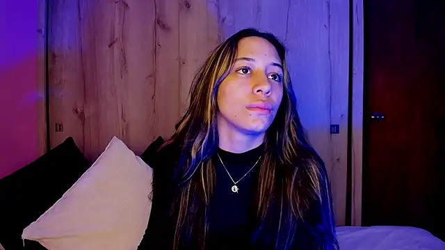 Snapshot of TANIA_06 chatting on 04.26.26 TANIA 06 online show from 04.26.26