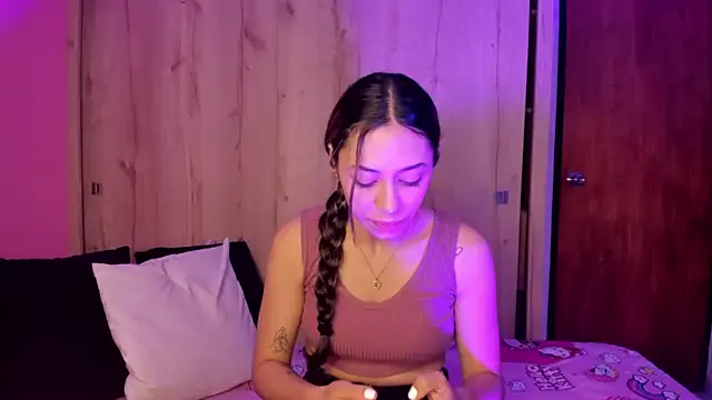 Snapshot of TANIA_06 chatting on 05.16.26 TANIA 06 online show from 05.16.26