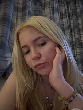 Snapshot of Blondie_Sofia_Essexbabe chatting on 03.08.25 Blondie Sofia Essexbabe online show from 03.08.25