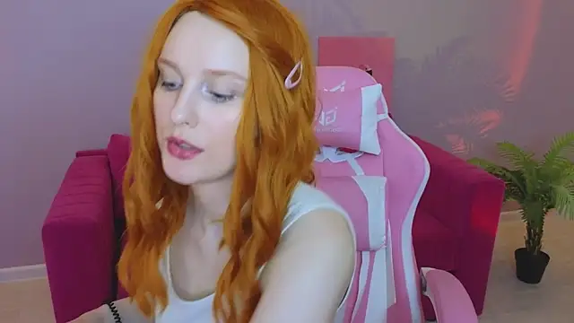 Snapshot of KristinMoore chatting on 03.11.25 KristinMoore online show from 03.11.25