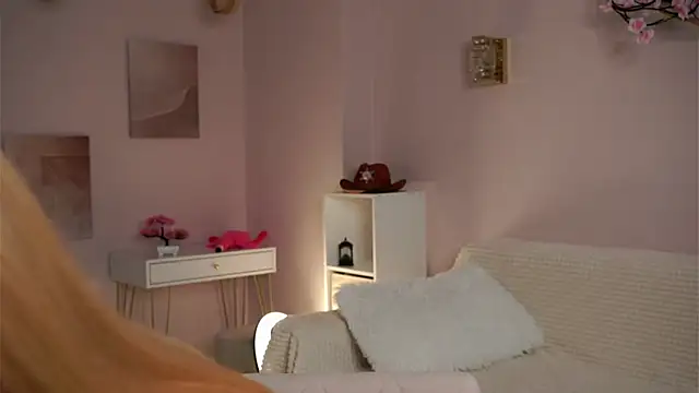 SunnivaCovil online show from 04.05.26