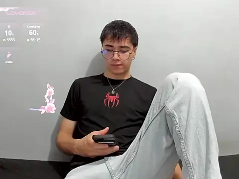 Snapshot of liam_orion chatting on 11.12.25 liam orion online show from 11.12.25