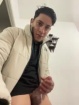 Leandro5523Z online show from 02.21.25