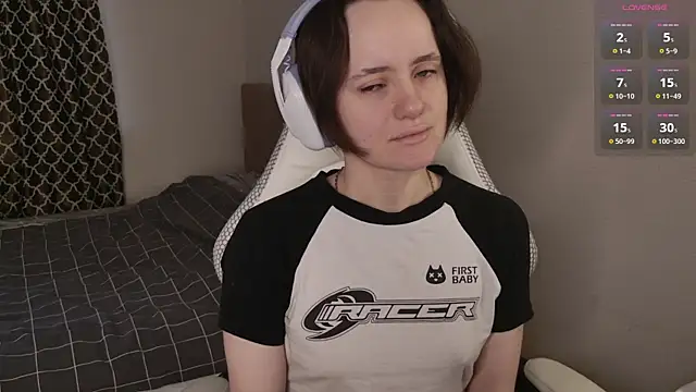 Luna Loveee online show from 04.04.26