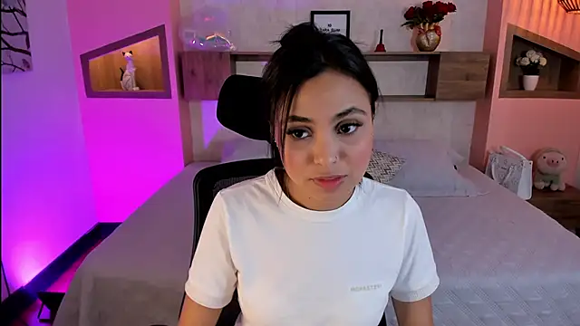 Snapshot of Lucia_Brown_ chatting on 03.08.25 Lucia Brown online show from 03.08.25