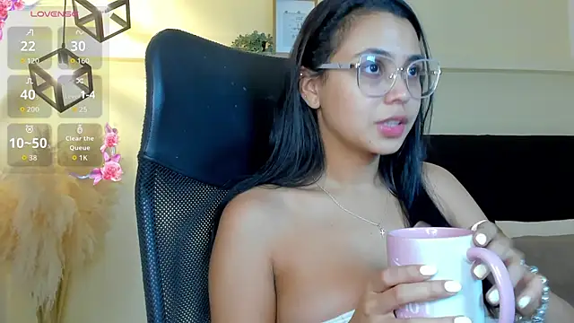 Snapshot of Lucia_Brown_ chatting on 06.13.26 Lucia Brown online show from 06.13.26