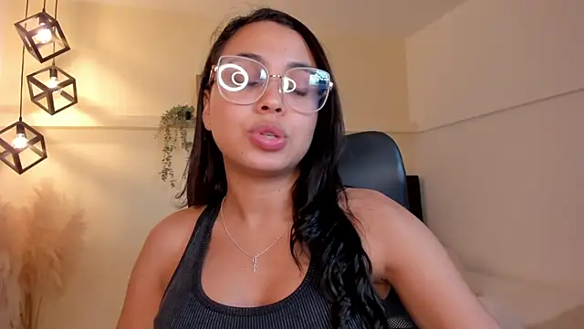 Snapshot of Lucia_Brown_ chatting on 06.25.26 Lucia Brown online show from 06.25.26