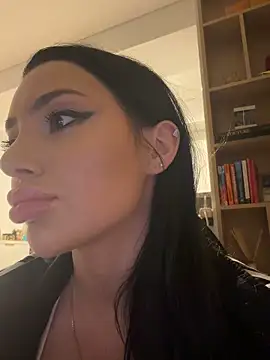 Mia Splash online show from 02.12.26