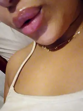 Snapshot of Sexlove1xo chatting on 06.17.26 Sexlove1xo online show from 06.17.26