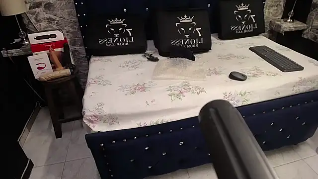 Snapshot of miha_sex91 chatting on 11.11.25 miha sex91 online show from 11.11.25