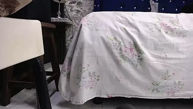 Snapshot of miha_sex91 chatting on 12.18.25 miha sex91 online show from 12.18.25