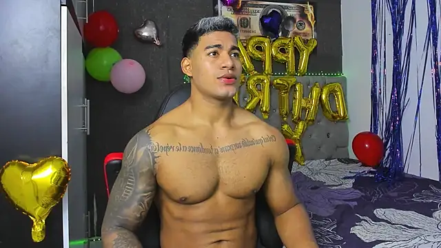 Snapshot of luigi_hot_ chatting on 05.24.26 luigi hot online show from 05.24.26