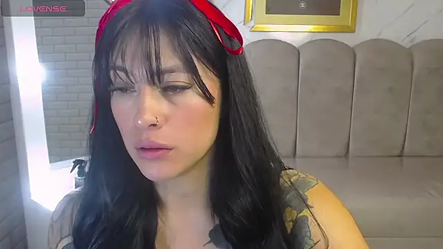 Snapshot of Isabella_Collen_v chatting on 04.22.26 Isabella Collen v online show from 04.22.26