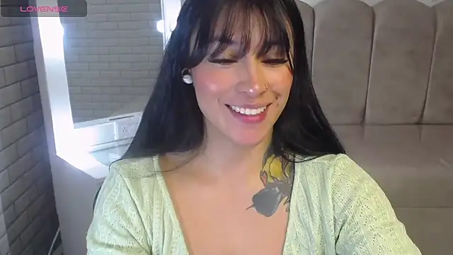 Snapshot of Isabella_Collen_v chatting on 04.23.26 Isabella Collen v online show from 04.23.26