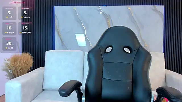 Ivaannaa  online show from 11.06.25