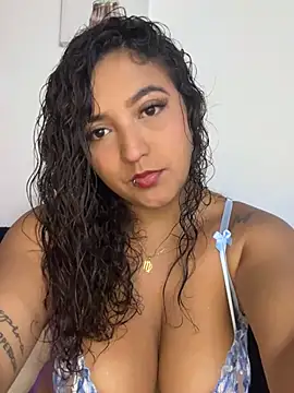 Snapshot of MarianaZapataa chatting on 03.08.25 MarianaZapataa online show from 03.08.25