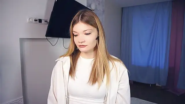 Snapshot of AnnisAtlee chatting on 10.15.25 AnnisAtlee online show from 10.15.25