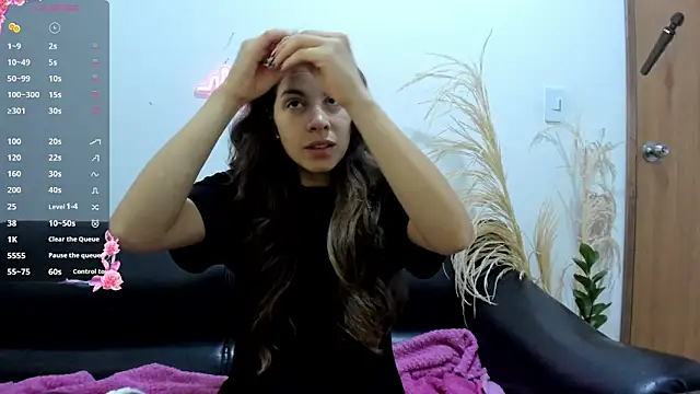Snapshot of jessyegoldenn chatting on 05.19.26 jessyegoldenn online show from 05.19.26