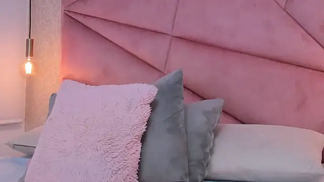 SalomeHills   online show from 02.28.25