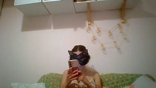 Snapshot of kittysissy chatting on 06.17.26 kittysissy online show from 06.17.26