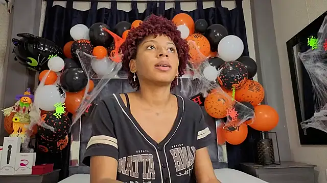 Snapshot of Effie_cooper chatting on 10.22.25 Effie cooper online show from 10.22.25