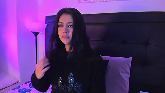 Snapshot of Madyson18 chatting on 09.20.25 Madyson18 online show from 09.20.25