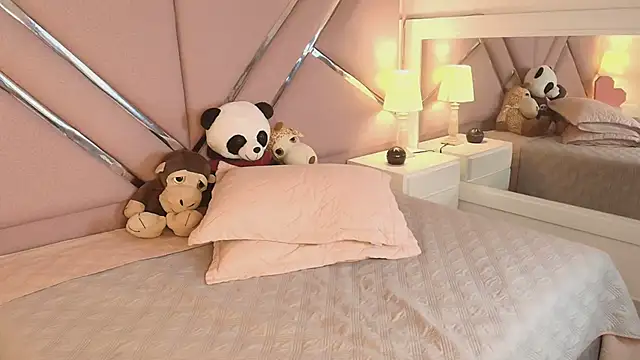 Emilybennett  online show from 03.15.25