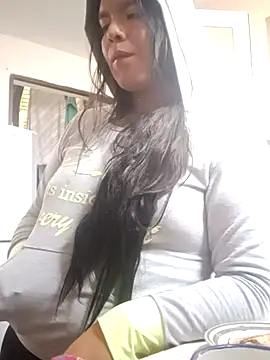 Snapshot of krolay16 chatting on 03.18.25 krolay16 online show from 03.18.25