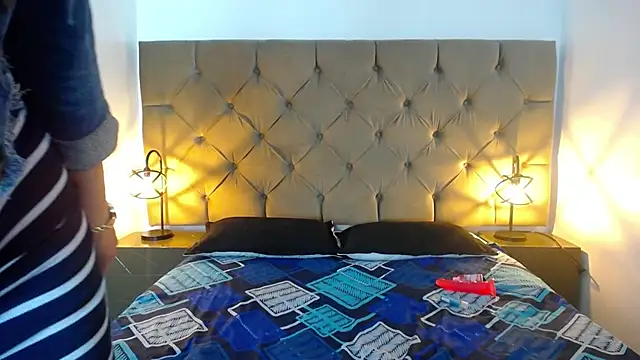 laura hotties online show from 03.21.25