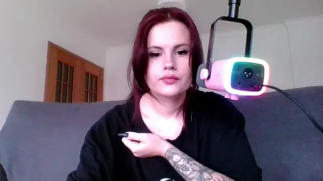 Della Ideal online show from 02.28.25