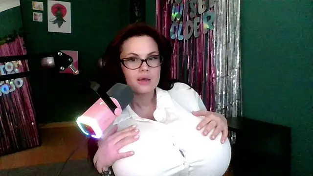 Della Ideal online show from 03.04.25