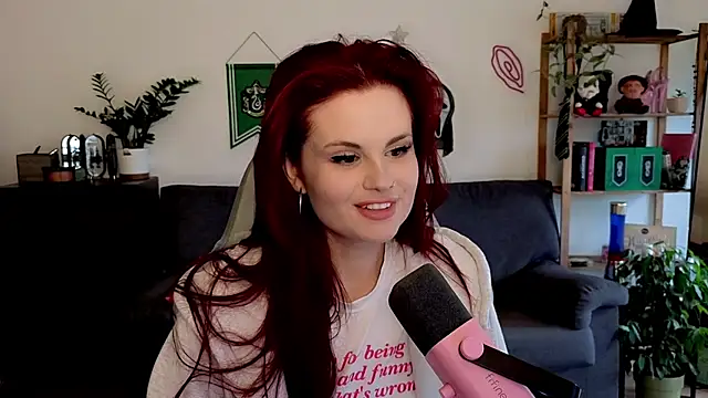 Della Ideal online show from 12.16.25