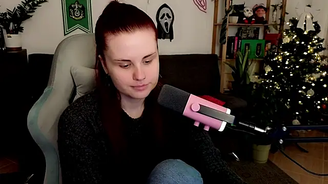 Della Ideal online show from 12.22.25