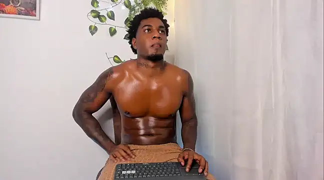 Snapshot of LOGAN_DRAKE chatting on 02.28.25 LOGAN DRAKE online show from 02.28.25