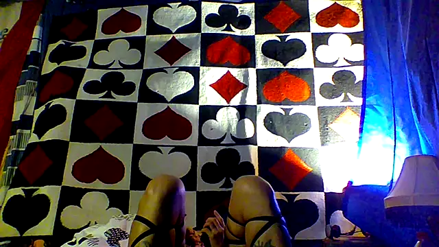 Snapshot of SillyRabbitz chatting on 06.25.26 SillyRabbitz online show from 06.25.26